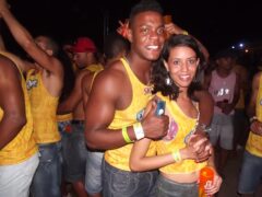 Oktober 10 Anos